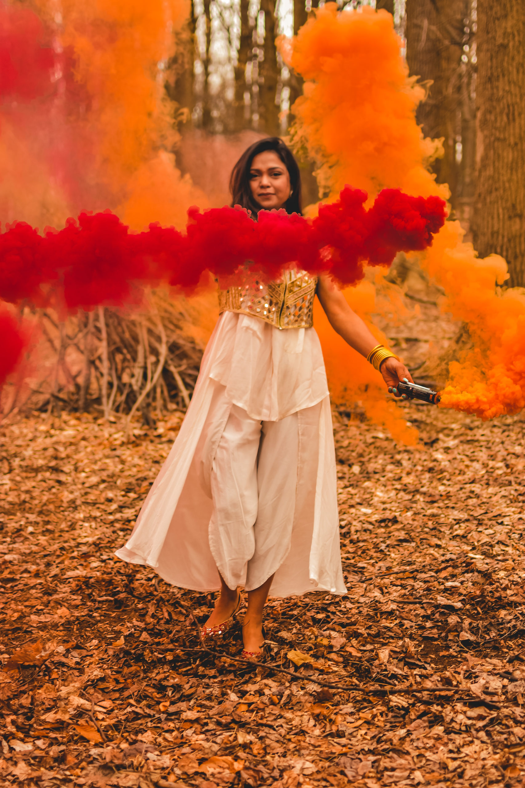 holi photoshoot idea, how to use smoke bombs and cakes for photos, what to use to get that smoky effect, photoshoot with colors, night time photography, indian fusion look., 