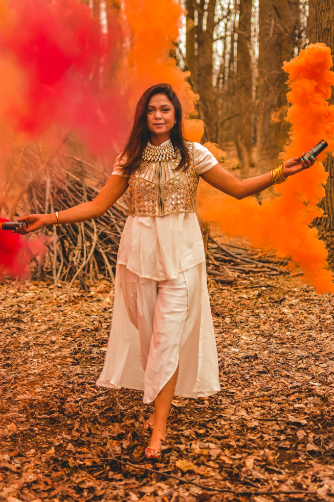 holi photoshoot idea, how to use smoke bombs and cakes for photos, what to use to get that smoky effect, photoshoot with colors, night time photography, indian fusion look., 