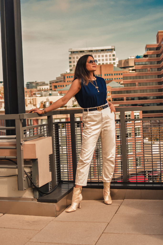 how to wear shoulder pads when you have broad shoulders. Blue shoulder pad t shirt with white paperbag waist baggy jeans and color block boots.